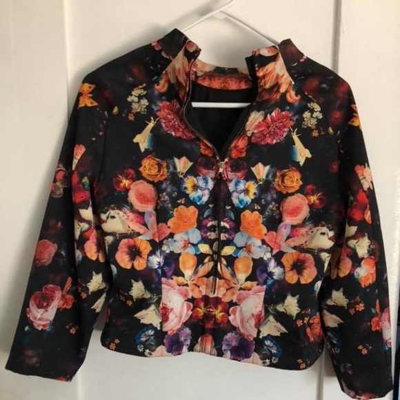 Jackets, flannels, sweaters, black jumpsuit - Picture 4 of 8